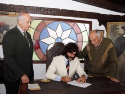 Morante de la Puebla firma contrato para San Miguel en Sevilla