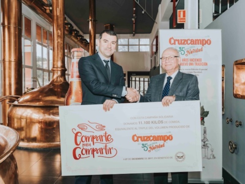 La campaña solidaria de HEINEKEN España concluye con una donación que ha triplicado en kilos los hectolitros de Cruzcampo Navidad producidos en esta