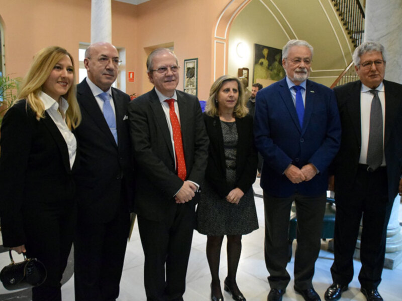 La junta directiva con su presidente tomó posesión en el ateneo Sevillano.