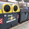 El Ayuntamiento de Chipiona distribuye casi 900 nuevos contenedores de superficie