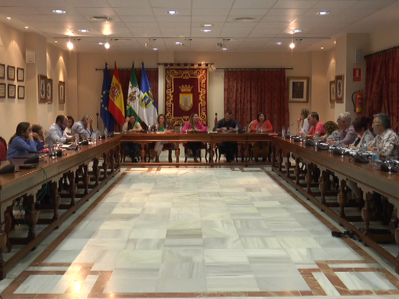 El delegado de Playas reprocha al PSOE que no apoye la suspensión de una autorización de la Junta para un kiosko-bar sin el procedimiento habitual