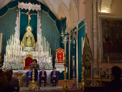 La Iglesia Parroquial de Santa María de la Asunción acogió la celebración de la exaltación de la Santa Vera-cruz de Alcalá del Río.