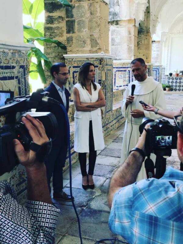 El alcalde de Sanlúcar visita el Santuario de Regla y se compromete a posibilitar la retransmisión en TDT de la procesión de la Virgen de Regla