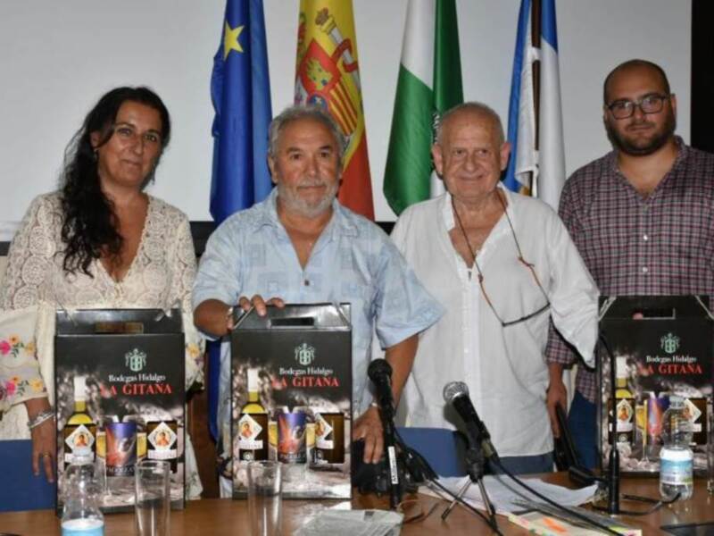 Presentada la nueva obra literaria del sanluqueño Juan José García Dolor, madera y barro