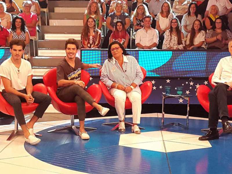 Vuelta al cole en "Menuda Noche" con María del Monte y Gemeliers