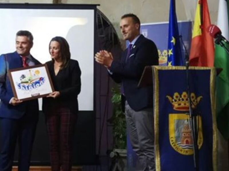 Diego Racero recibió un emotivo homenaje por su trayectoria al frente de ACITUR en el Día Internacional del Turismo