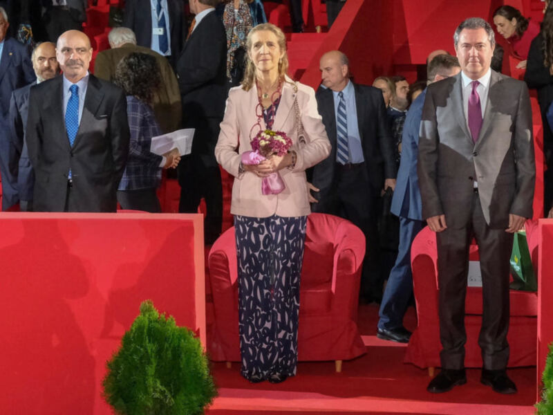 S.A.R. Doña Elena de Borbón y Grecia, Duquesa de Lugo, y el alcalde de Sevilla, Juan Espadas, han inaugurado hoy la 28ª edición del Salón Internaciona