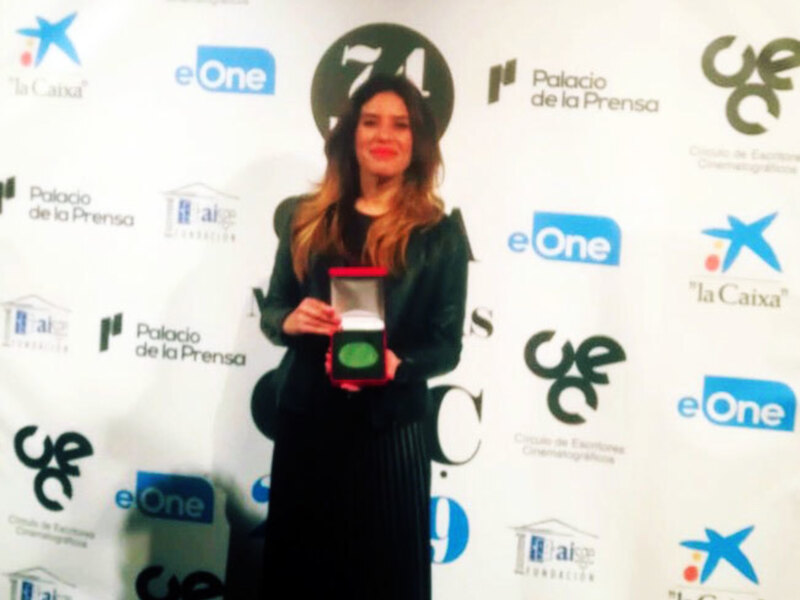 La directora sevillana Paola García Costa recibió la medalla del Círculo de Escritores Cinematográfico por la película documental “Todo los Caminos”