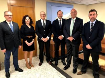 Caja Rural del Sur respalda al sector de los estanqueros en Andalucía