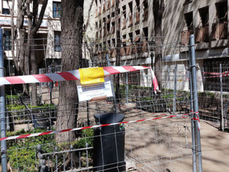 Desratización en los jardines de la Plaza de la Magdalena.