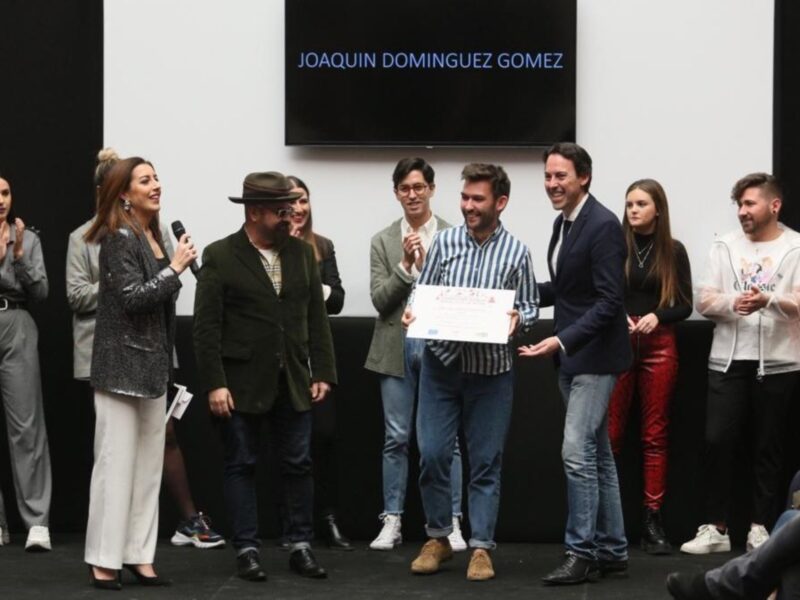 Joaquín Domínguez Gómez ganador del certamen de noveles de Andalucía de Moda 16
