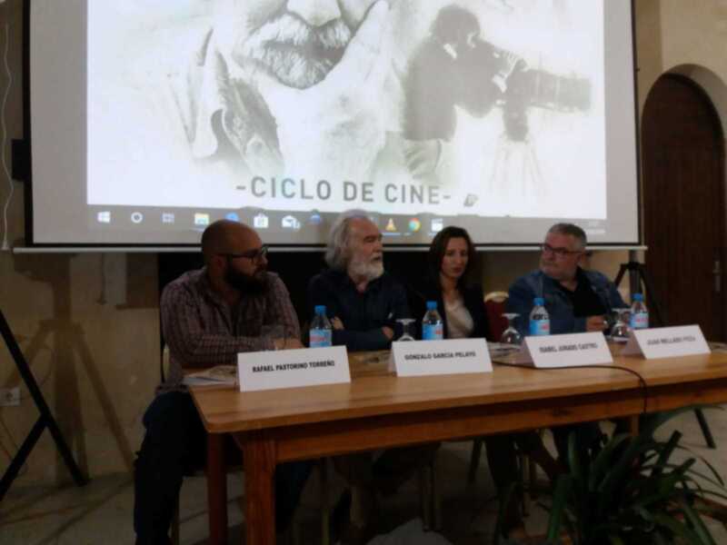 Feliz reencuentro de Gonzalo García Pelayo con Chipiona gracias al ciclo que la localidad dedica a su cine