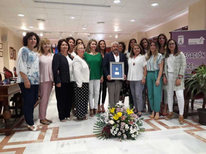 El Ayuntamiento de Chipiona hace entrega del Distintivo de Igualdad a la empresa Guardería Pepita Pérez