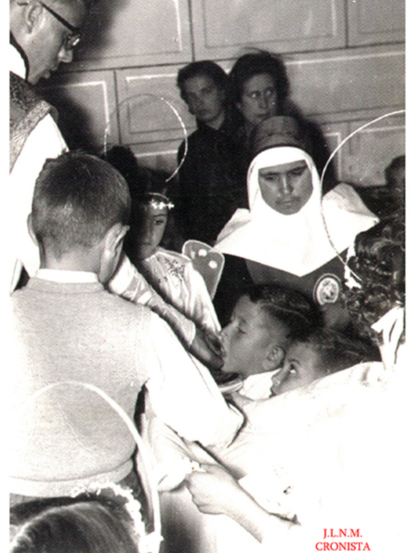 El pasado 19 de abril se cumplió el 125 aniversario de la fundación del colegio"Divina Pastora" de Chipiona.