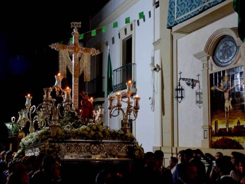 Fe y devoción popular en la procesión de la Cruz de Mayo de Alcalá del Río.