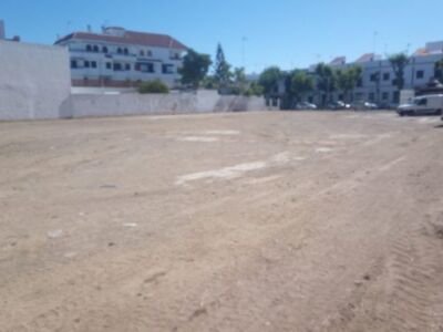 Comienza a funcionar el aparcamiento de Acitur en los antiguos terrenos del cine