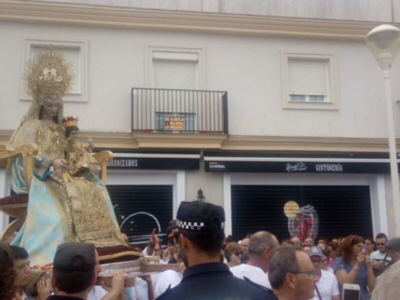 Chipiona ya vive la fiesta de la Virgen del Carmen, a la que se espera en El Barrio con una alfombra de sal