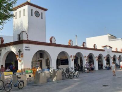 El Ayuntamiento incrementa el control del uso de los contenedores y la carga y descarga por los comerciantes de Mercado de Abastos