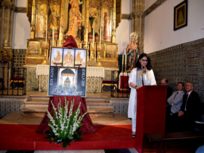 Presentación del cartel de la Reina de los Reyes en su salida agosteña.