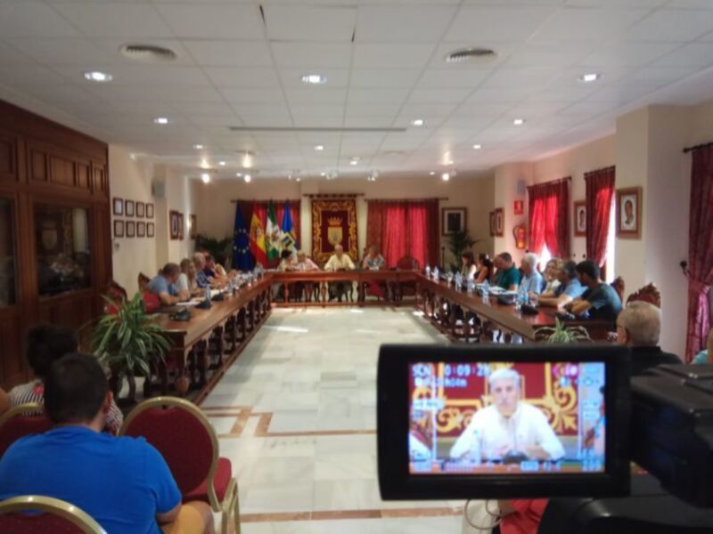 El pleno chipionero aprueba las dedicaciones y retribuciones de los concejales y los dos cargos de confianza