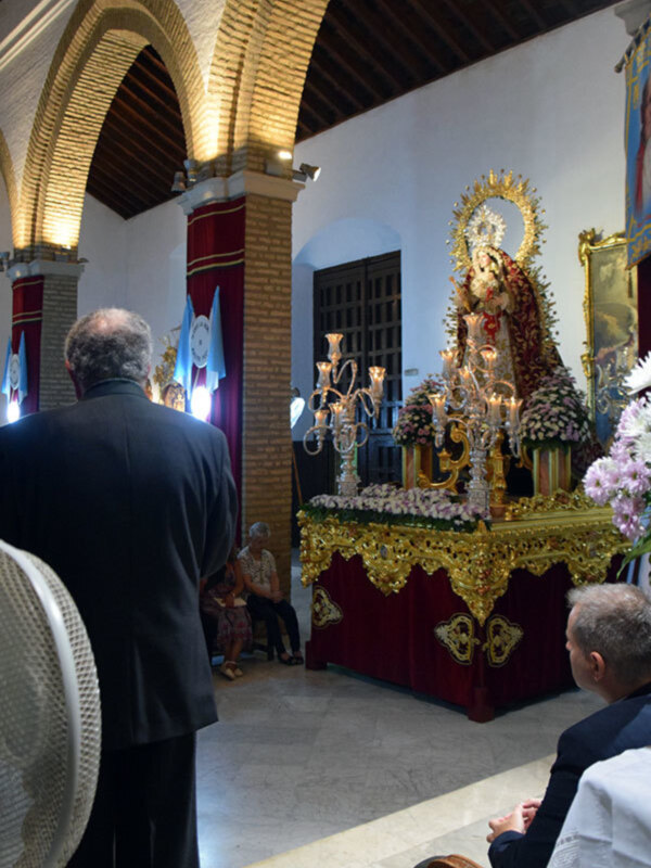 La Iglesia Parroquial de Santiago el Mayor fue testigo del pregón de la Virgen del Valle de Hinojo.