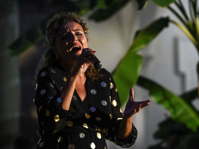 Paz Alarcón espectacular interpretación de Rocío Jurado en la presentación de Canta, Rocío,canta.