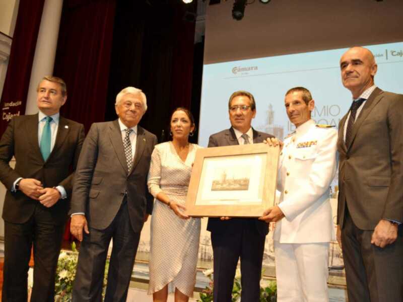 La Cámara de Comercio de Sevilla y la Fundación  Cajasol reconocen al Buque-Escuela Juan Sebastián  Elcano con el Premio Iberoamericano “Torre del Oro