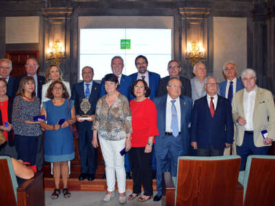 Las casas regionales y provinciales de Sevilla premiaron a D. Francisco García Campos por su labor empresarial en la ciudad de la Giralda.