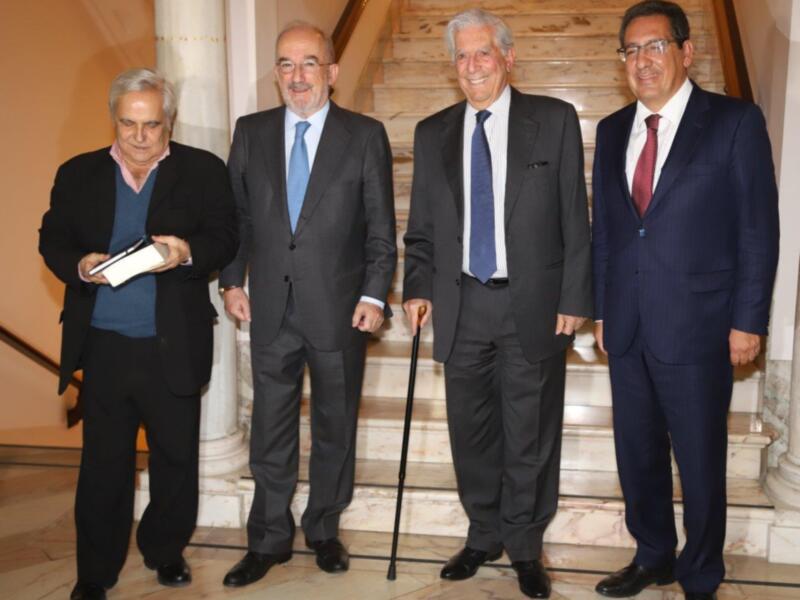 Mario Vargas Llosa acudió a Sevilla para clausurar el Congreso de Academias de la lengua