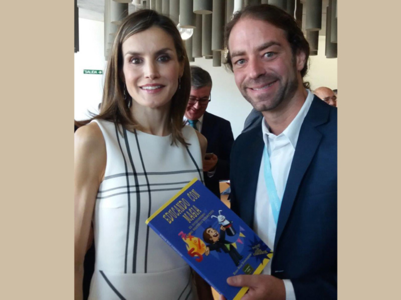 Xuxo Ruiz saltó a la fama a través de su canal de You Tube y su libro  ‘Educando con magia’,