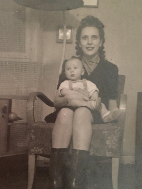 Familiares de un bebé robado en 1948 ponen en marcha una campaña para averiguar qué pasó con él
