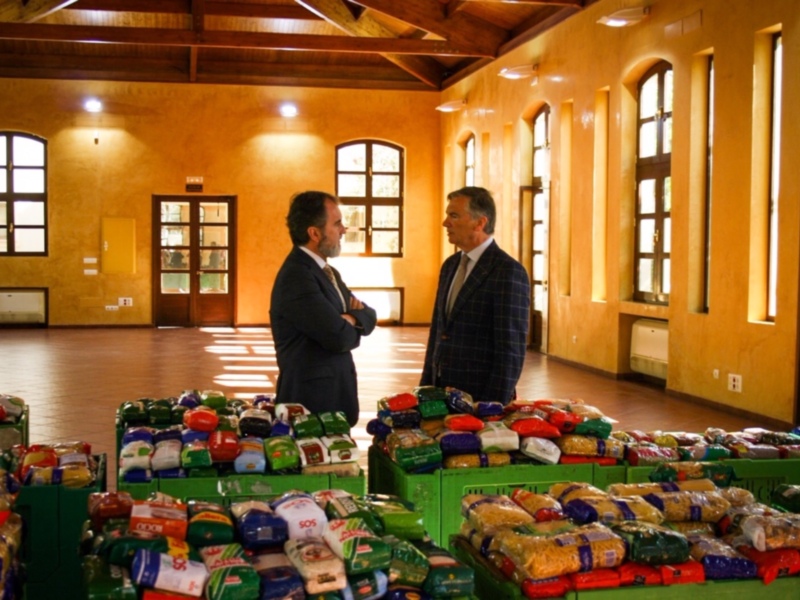 La Real Escuela entrega a Cruz Roja más de  4.500 kilos de alimentos