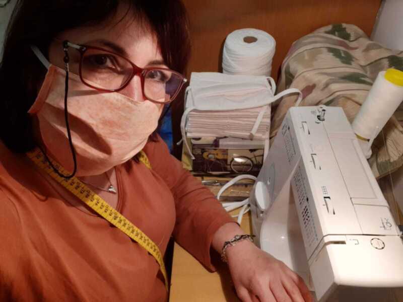 Las costureras de Pronovias fabrican mascarillas para proveer a los hospitales