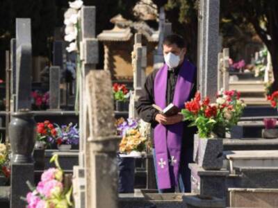 Unos 70 sacerdotes en activo han muerto a causa del coronavirus