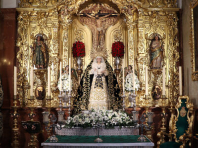 La Virgen de las Angustias, de luto por los fallecidos en la Pandemia.