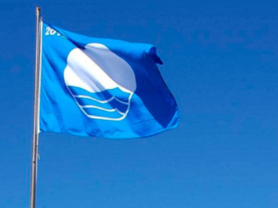 Chipiona recupera la Bandera Azul en la playa de Las Tres Piedras-La Ballena