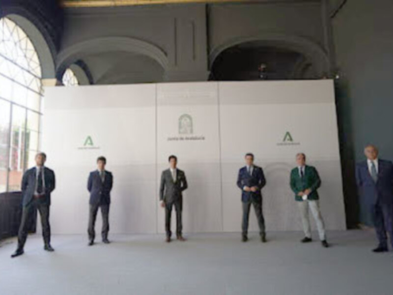 El presidente de la Junta de Andalucía se ha reunido con el sector actual del mundo taurino.