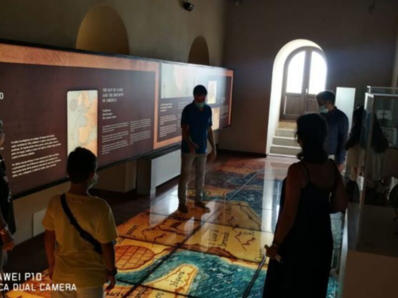 Turismo ha retomado hoy las visitas guiadas con una del Castillo limitada a cinco personas