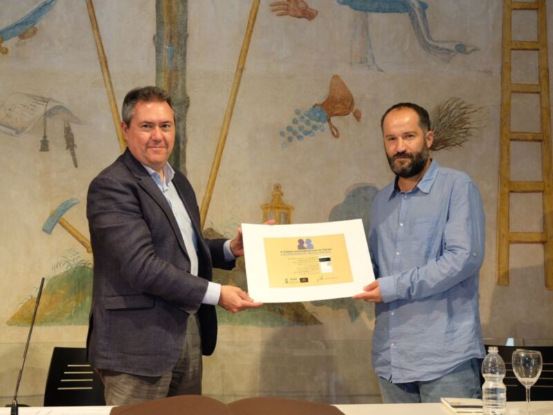 El alcalde entrega al escritor Juan Marqués el X Premio Iberoamericano de Poesía ‘Hermanos Machado’