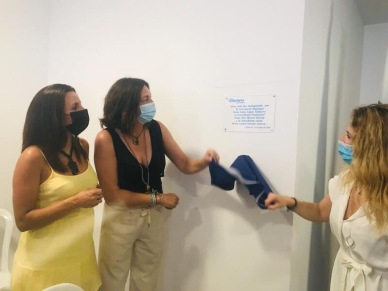 Loles López, Ana Mestre e Isabel Jurado inauguran la nueva sede del Partido Popular de Chipiona situada en la calle Góngora