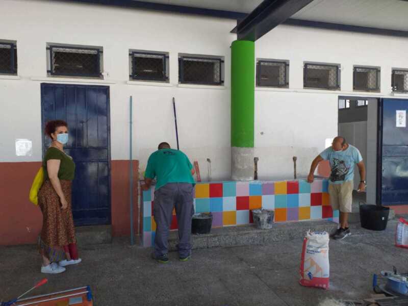 Isabel María Fernández informa sobre las labores de puesta a punto de los colegios públicos de la localidad 