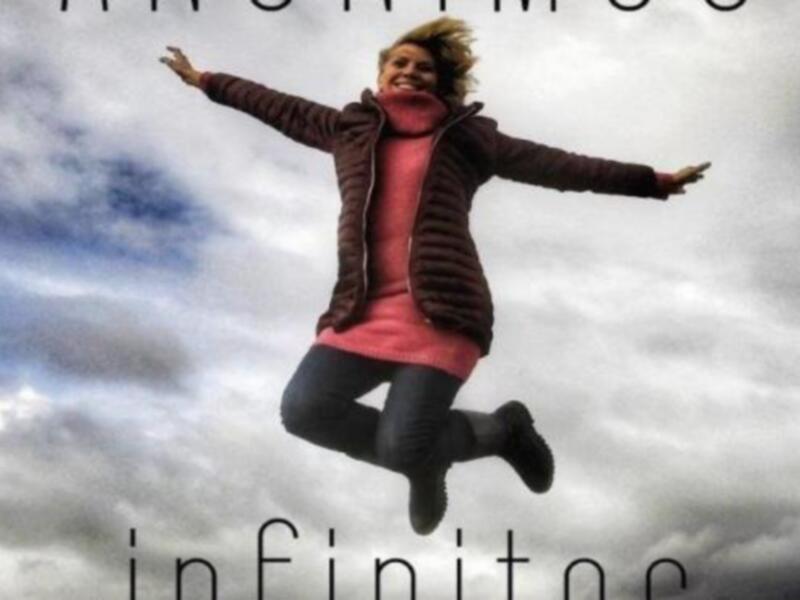 La periodista Marina Bernal presenta 'Anónimos infinitos' 