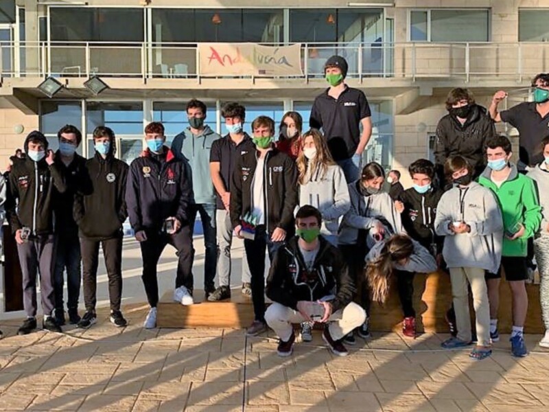 La flota del Club Náutico Sevilla se exhibe en la New Year Race