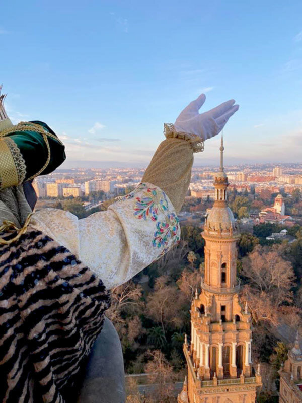 Sevilla recibe a los Reyes Magos en globo en lugar de la tradicional cabalgata