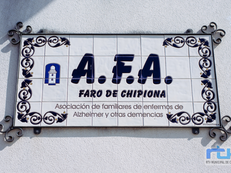 Usuarios y trabajadores del centro Alzheimer de Chipiona a la espera de la segunda dosis de la vacuna contra la covid-19