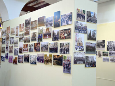 La Música, la Artesanía y la fotografía en la exposición de semana santa en el Mercantil de Sevilla