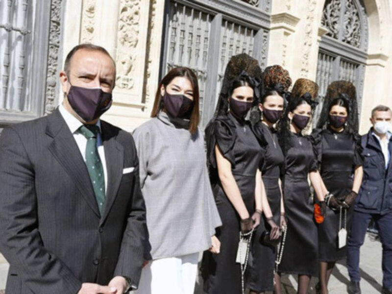 “La Mantilla, Sevilla del dolor a la alegría” nace para apoyar la moda, la cultura, la artesanía y la economía hispalense 