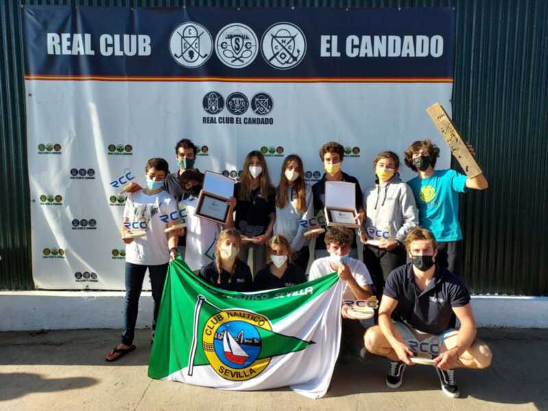 Exhibición del Náutico Sevilla en los Campeonatos de Andalucía de windsurf 