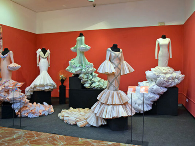 El Círculo Mercantil muestra su apoyo a la moda flamenca.