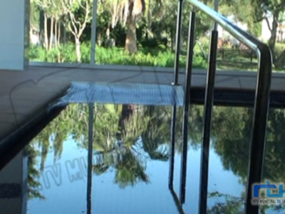 Chipiona subvenciona con 6.000 euros el mantenimiento de la caldera de biomasa de la piscina terapéutica de AFANAS